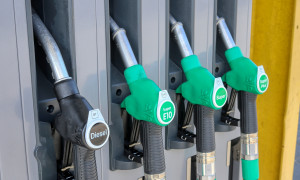 Caro carburanti, benzina e diesel volano: stangata da oltre 330 euro a famiglia