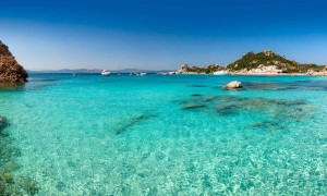 Vacanze 2026, gli italiani scelgono il Belpaese: Puglia regina, Sardegna sul podio