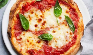 La Bbc insegna ai turisti come mangiare in Italia: ecco le sette regole da non infrangere