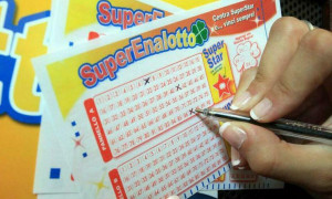 Vince quasi 600mila euro al SuperEnalotto, ma nessuno ritira il premio: parte l'appello di Sisal