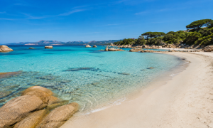 Arzachena, il decalogo della spiaggia per un&rsquo;estate tra sicurezza e ambiente