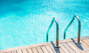 Piscine pi&ugrave; sicure, la Camera approva la stretta: nuove regole contro l'effetto ventosa
