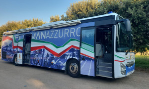 Polizia di Stato Cagliari: E&hellip;STATE con noi il Pullman Azzurro della Polizia di Stato