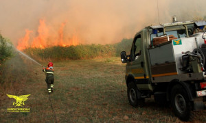 Muravera, sorpreso mentre appicca un incendio nelle campagne: 10mila euro di multa a un 77enne