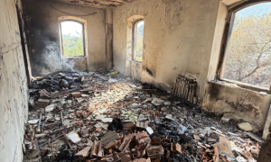 San Gregorio, il fuoco si porta via la casa di una famiglia: parte la raccolta fondi