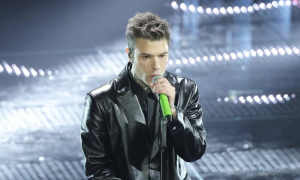 Fedez si ferma dopo il ricovero: cancellati tutti i live, salta il concerto di settembre a Milano