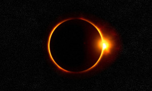 Il 12 agosto il cielo si oscura: arriva l&rsquo;eclissi di Sole, tra spettacolo e boom di turisti