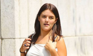 Suri dice addio al cognome Cruise: la figlia di Tom Cruise sceglie il nome della madre