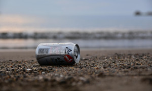 Quartu, ordinanza del sindaco Milia: stop a vetro e lattine nelle serate estive e durante gli eventi