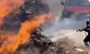 Creta nella morsa degli incendi, evacuate circa 8mila persone: turisti e residenti in fuga
