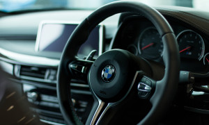 BMW, maxi-richiamo di 744mila auto a rischio incendio