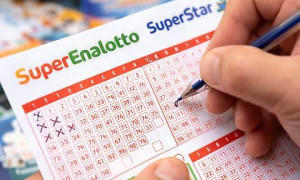 Muore dopo aver vinto 220 milioni al Superenalotto: la ex moglie chiede il mantenimento alla vedova