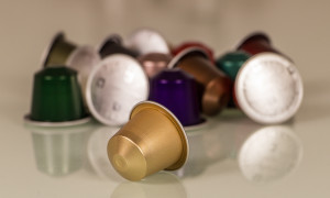 Capsule del caff&egrave;, dal 12 agosto nuove regole europee: cambia l&rsquo;etichetta, non il modo di smaltirle