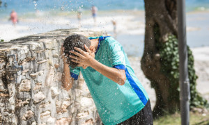 Colpo di calore, come riconoscerlo: i sintomi da non sottovalutare e cosa fare subito