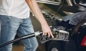Carburanti, il Governo proroga il taglio delle accise sul diesel: sconto di 17 centesimi fino al 25