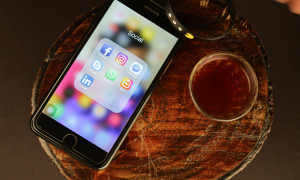 Meta condannata a pagare oltre 900 milioni di dollari: il tribunale impone nuove tutele per i minori