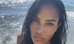 La vacanza in Sardegna si trasforma in un incubo per Carolina Marconi: paura per ritorno del tumore