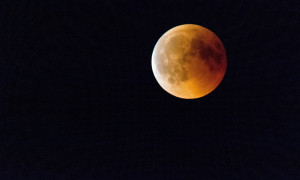 Luna rossa, il 28 agosto l&rsquo;eclissi parziale visibile dall&rsquo;Italia