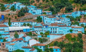 Il paese dei Puffi esiste davvero: in Andalusia c&rsquo;&egrave; un borgo dove tutte le case sono blu