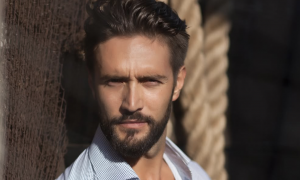 Grande Fratello Vip, Alex Belli torna nella Casa: &egrave; il primo concorrente ufficiale
