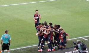 La prima gioia di Maldini vale 3 punti: Cagliari batte Lecce 1-0 alla Domus