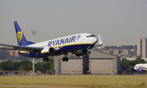 Ryanair, volo Olbia-Bologna in ritardo: il pilota punta il dito contro la giunta Lepore