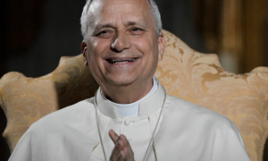 Papa Leone compie 71 anni, festa in Vaticano con torta e spumante