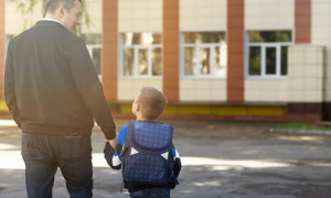 Ritorno a scuola nell&rsquo;era dei social: dalle foto alle chat dei genitori, ecco il galateo digitale
