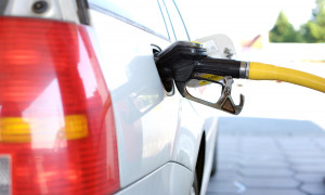 Caro carburanti, il Governo approva il nuovo decreto: cala lo sconto sul diesel, via il bollo