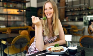 Mangiare da soli al ristorante non &egrave; pi&ugrave; un tab&ugrave;: cresce il fenomeno del &ldquo;solo dining&rdquo;