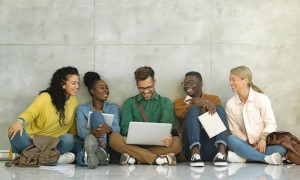 Scuola, tetto del 30% agli alunni stranieri e multe fino a mille euro: via libera al decreto