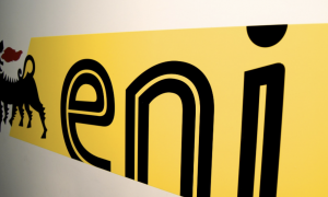 Eni fissa un tetto ai prezzi dei carburanti: da luned&igrave; gasolio a 2,19 euro e benzina a 1,99