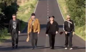 U2, ritorno alle origini: concerto a sorpresa nella scuola dove tutto cominci&ograve; 50 anni fa