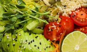 Spreco alimentare, gli italiani buttano meno cibo ma il conto resta da 13,5 miliardi